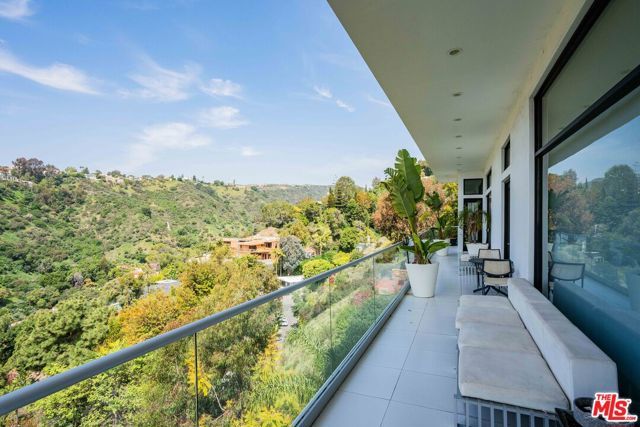 1441 Summitridge Drive, Beverly Hills, CA 90210