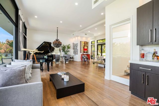 1441 Summitridge Drive, Beverly Hills, CA 90210