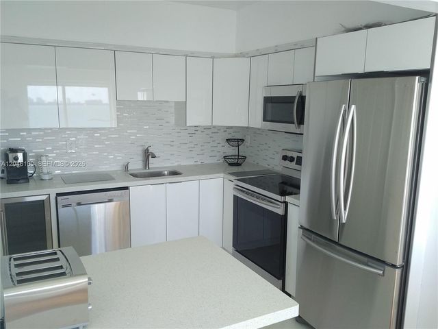 1830 S Treasure Dr 21, North Bay Village, FL 33141