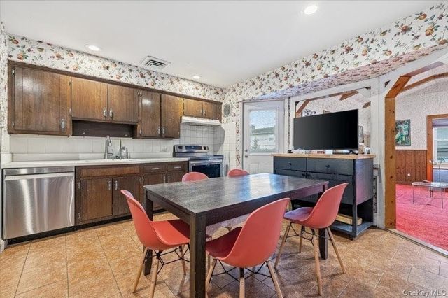 600 Hungry Harbor Road, North Woodmere, NY 11581