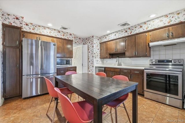 600 Hungry Harbor Road, North Woodmere, NY 11581