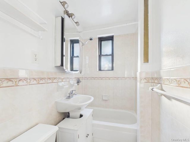 21-37 33rd street 3D, Astoria, NY 11105