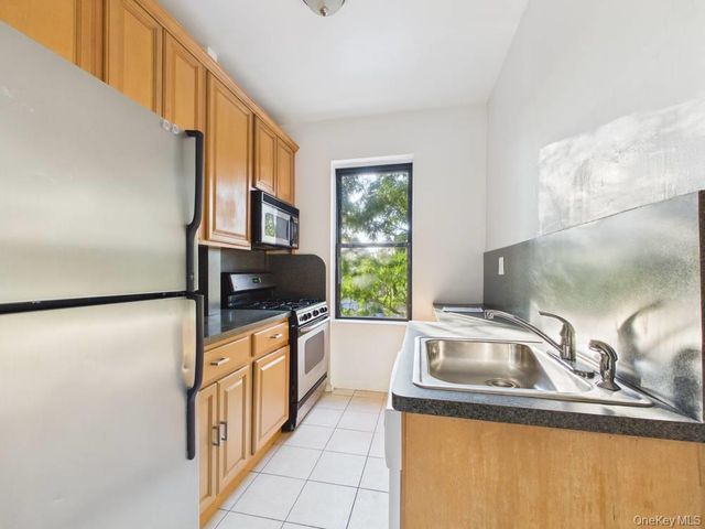 21-37 33rd street 3D, Astoria, NY 11105