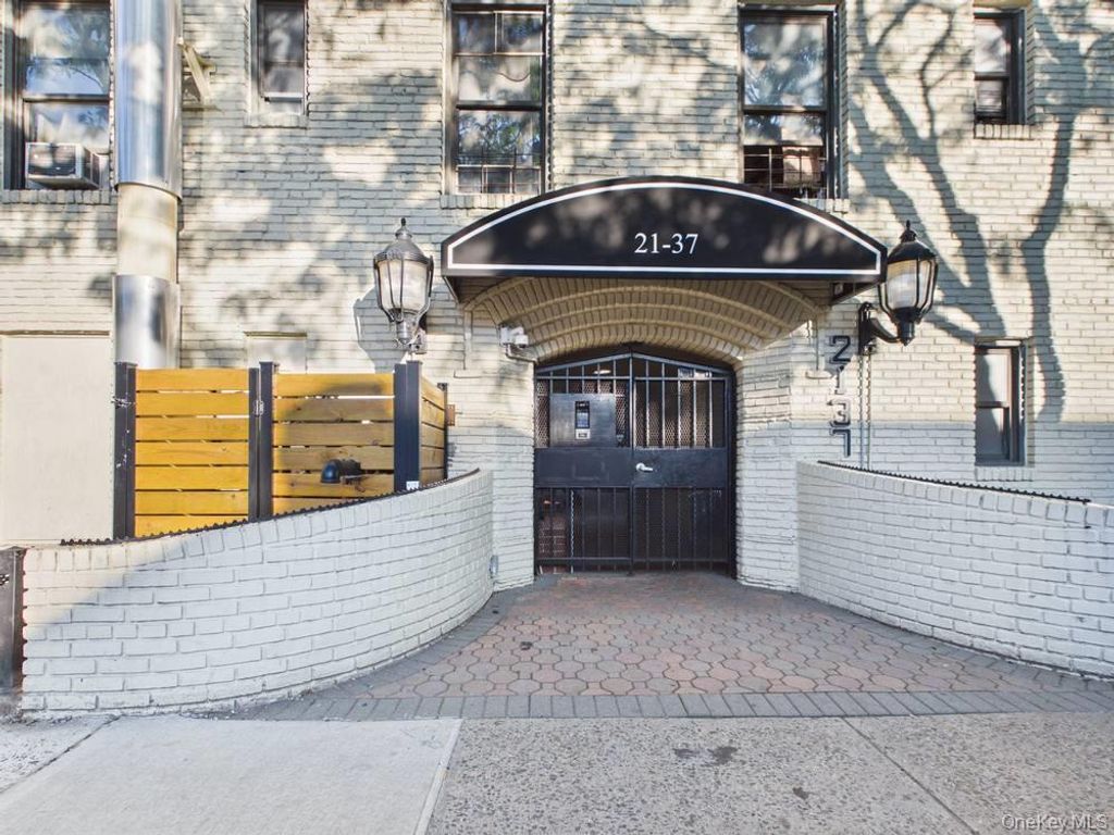 21-37 33rd street 3D, Astoria, NY 11105