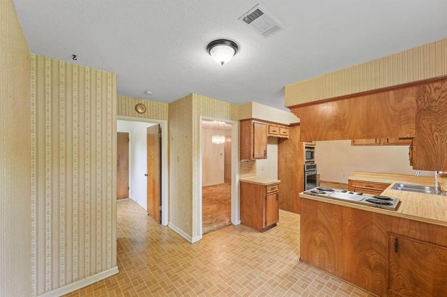 5103 Forest Trail, Baytown, TX 77521