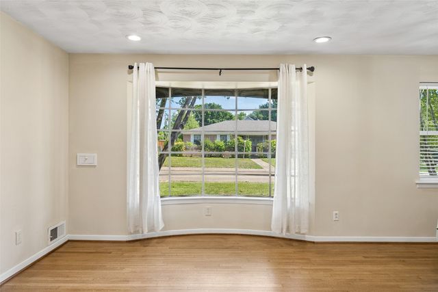 8049 Woodhue Road, Dallas, TX 75228