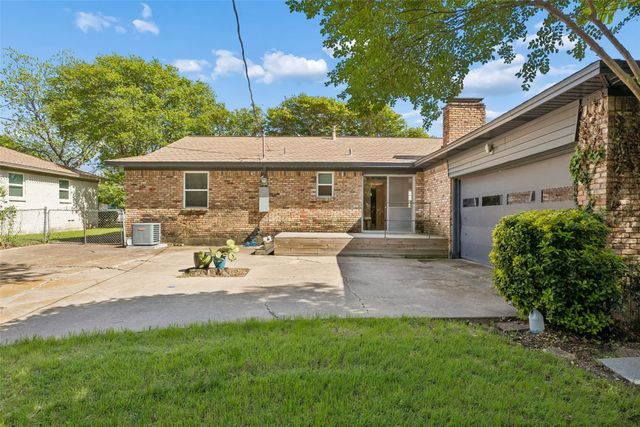 8049 Woodhue Road, Dallas, TX 75228