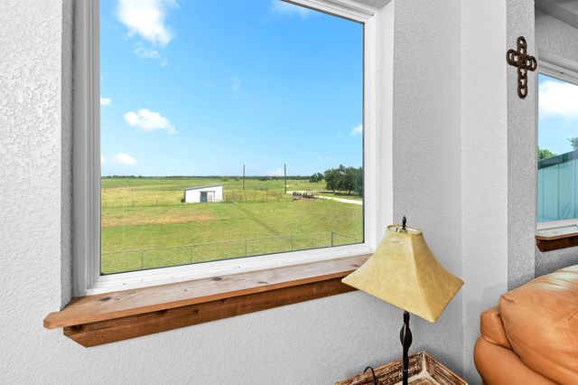 463 County Road 436, Thorndale, TX 76577