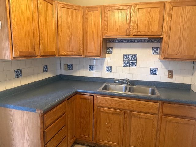 80 Newhall St, Springfield, MA 01109