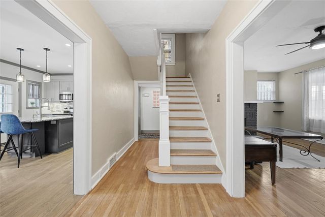 1037 Woodbourne Ave, Brookline, PA 15226