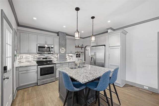 1037 Woodbourne Ave, Brookline, PA 15226