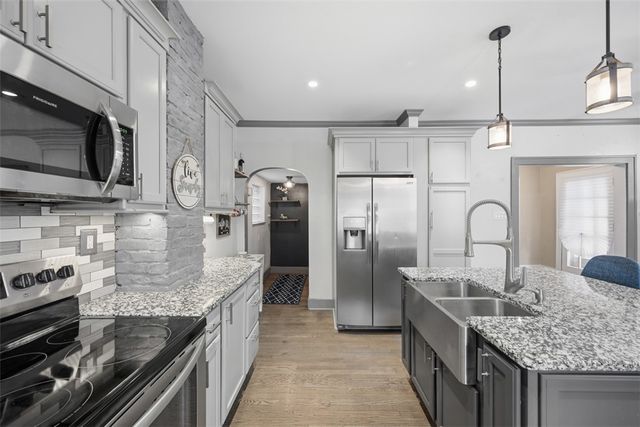 1037 Woodbourne Ave, Brookline, PA 15226