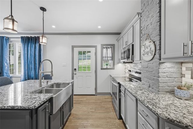 1037 Woodbourne Ave, Brookline, PA 15226