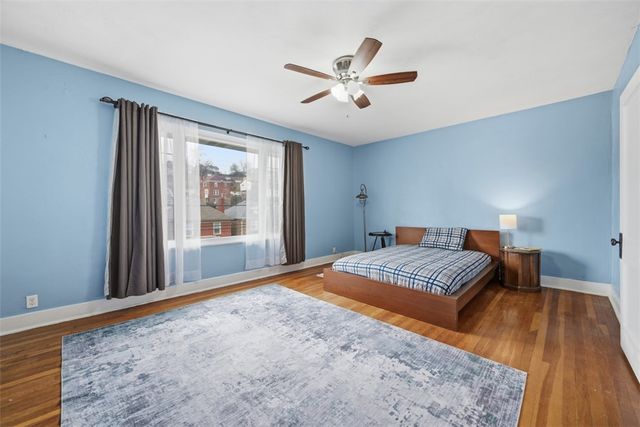 1037 Woodbourne Ave, Brookline, PA 15226