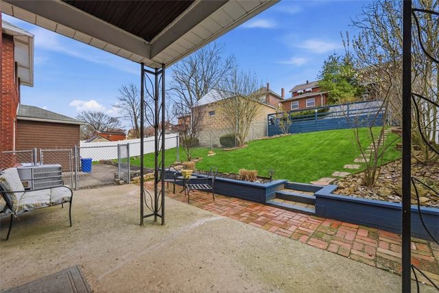 1037 Woodbourne Ave, Brookline, PA 15226