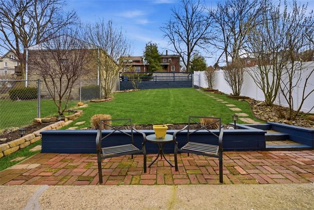 1037 Woodbourne Ave, Brookline, PA 15226