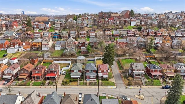 1037 Woodbourne Ave, Brookline, PA 15226