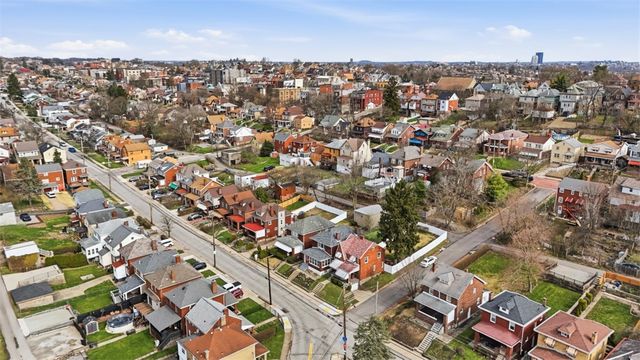 1037 Woodbourne Ave, Brookline, PA 15226