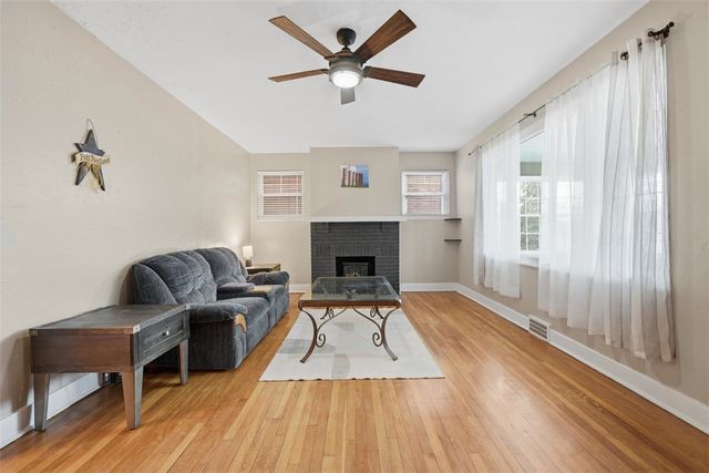 1037 Woodbourne Ave, Brookline, PA 15226