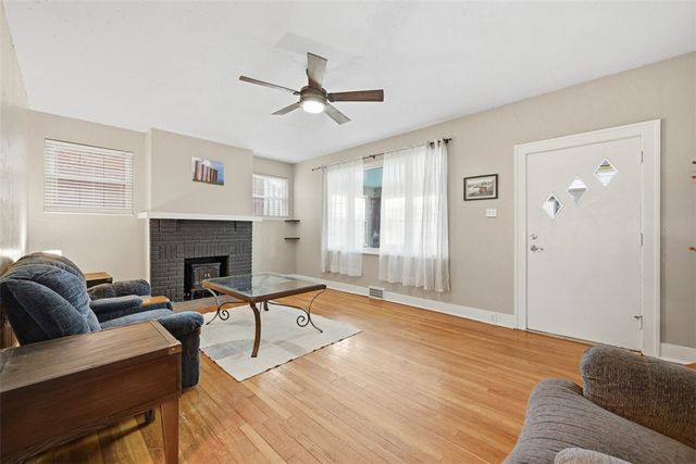 1037 Woodbourne Ave, Brookline, PA 15226