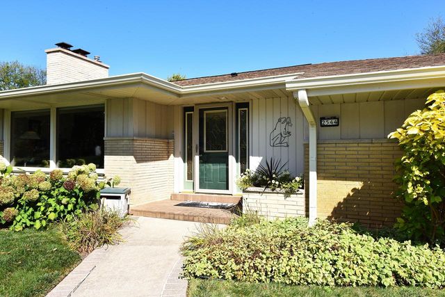 2544 S Seymour PLACE, West Allis, WI 53227