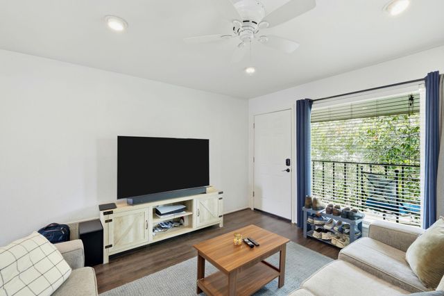 6910 Hart LN 912, Austin, TX 78731