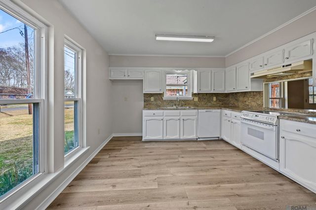 41069 Rustling Oak Dr, Prairieville, LA 70769