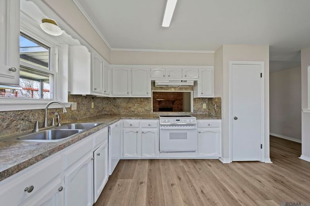 41069 Rustling Oak Dr, Prairieville, LA 70769