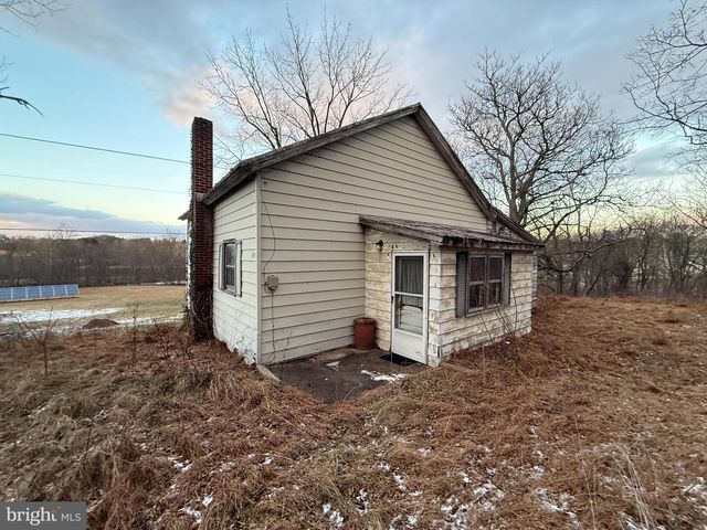 140 CREEK RD, Shermans Dale, PA 17090