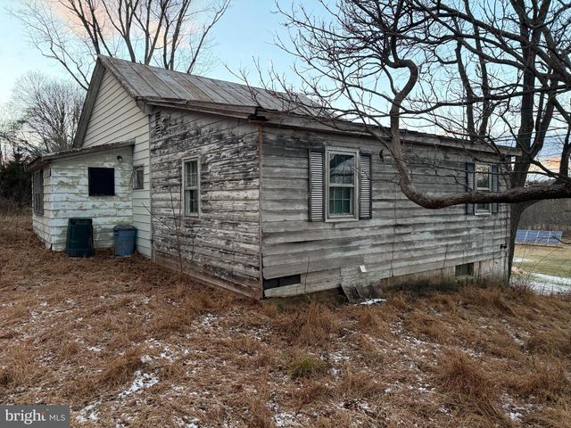 140 CREEK RD, Shermans Dale, PA 17090