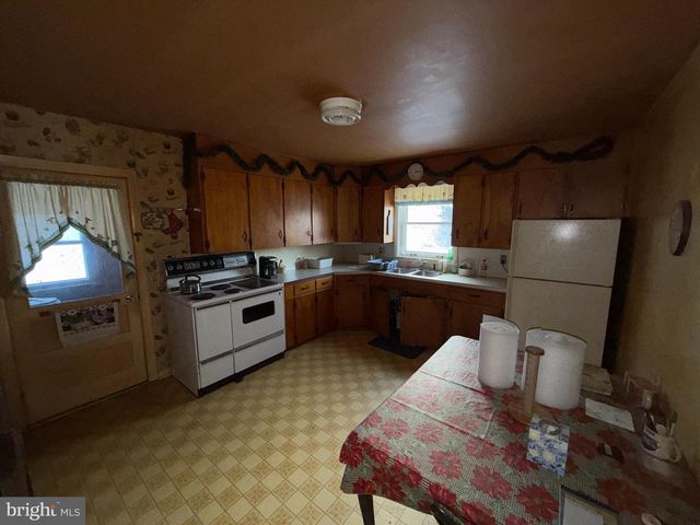 140 CREEK RD, Shermans Dale, PA 17090