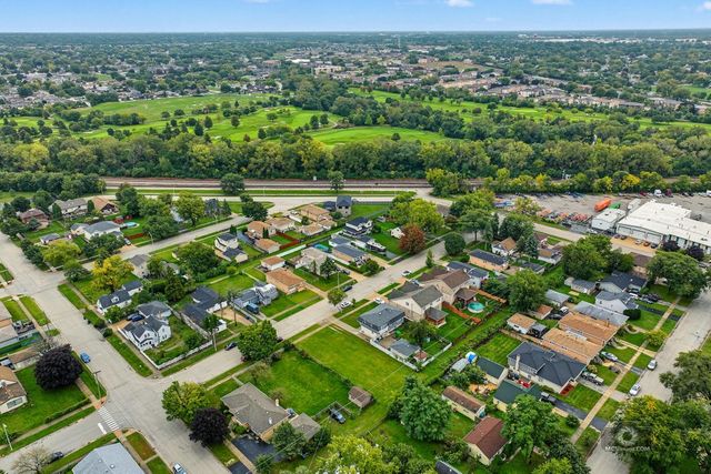 10008 Melvina Avenue, Oak Lawn, IL 60453