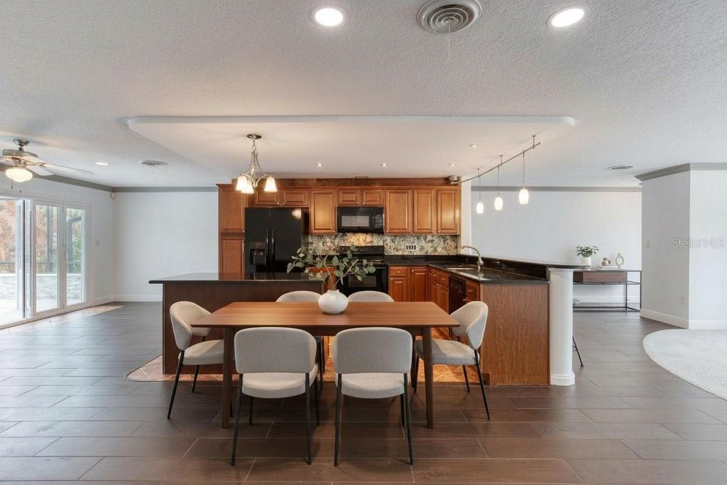 Image 13 of property listing at 19 WOODHAVEN CIRCLE, Ormond Beach, FL 32176