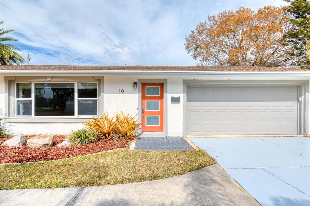 Image 3 of property listing at 19 WOODHAVEN CIRCLE, Ormond Beach, FL 32176