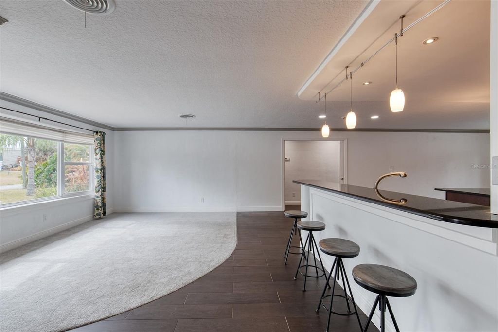 Image 6 of property listing at 19 WOODHAVEN CIRCLE, Ormond Beach, FL 32176