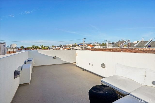 168 Ardmore Avenue, Hermosa Beach, CA 90254