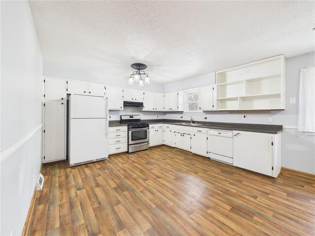 611 Short Street, Knob Noster, MO 65336