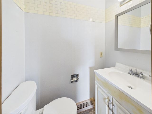 611 Short Street, Knob Noster, MO 65336