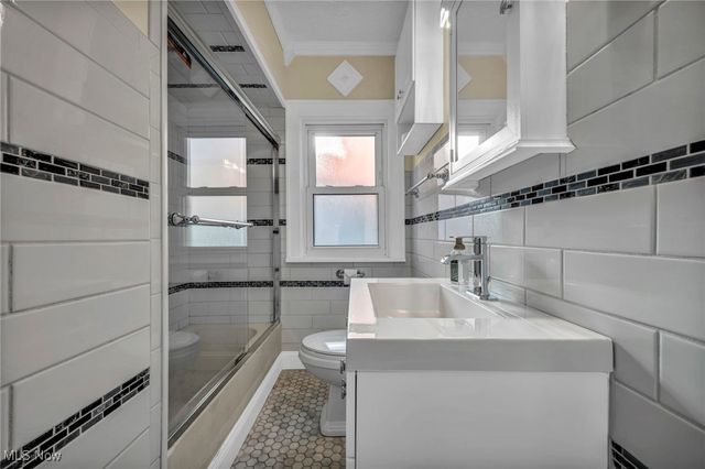 3699 W 165th Street, Cleveland, OH 44111