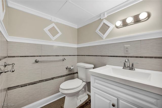 3699 W 165th Street, Cleveland, OH 44111