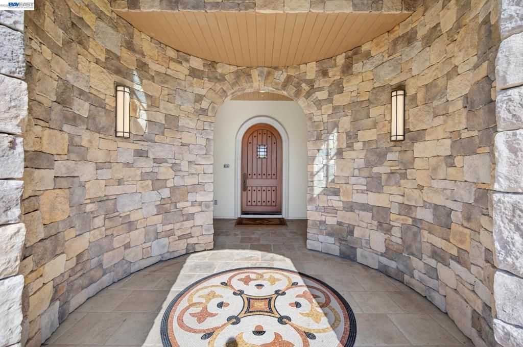Image 10 of property listing at 2751 Crellin RD, Pleasanton, CA 94566