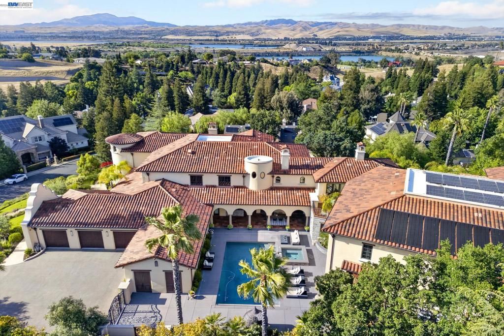 Image 2 of property listing at 2751 Crellin RD, Pleasanton, CA 94566