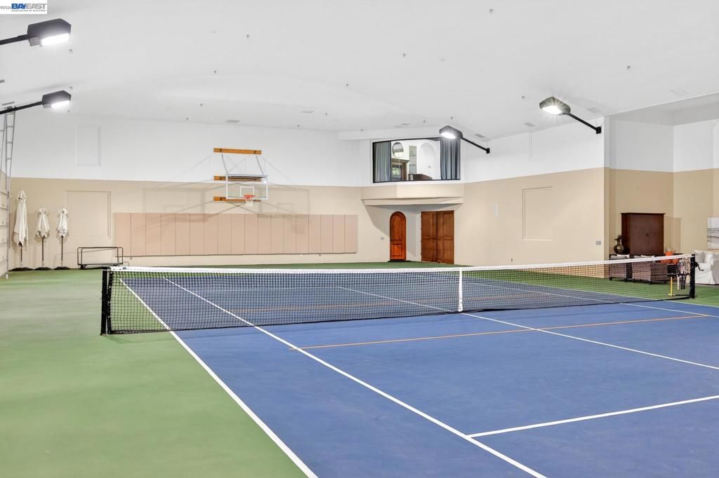 Image 3 of property listing at 2751 Crellin RD, Pleasanton, CA 94566