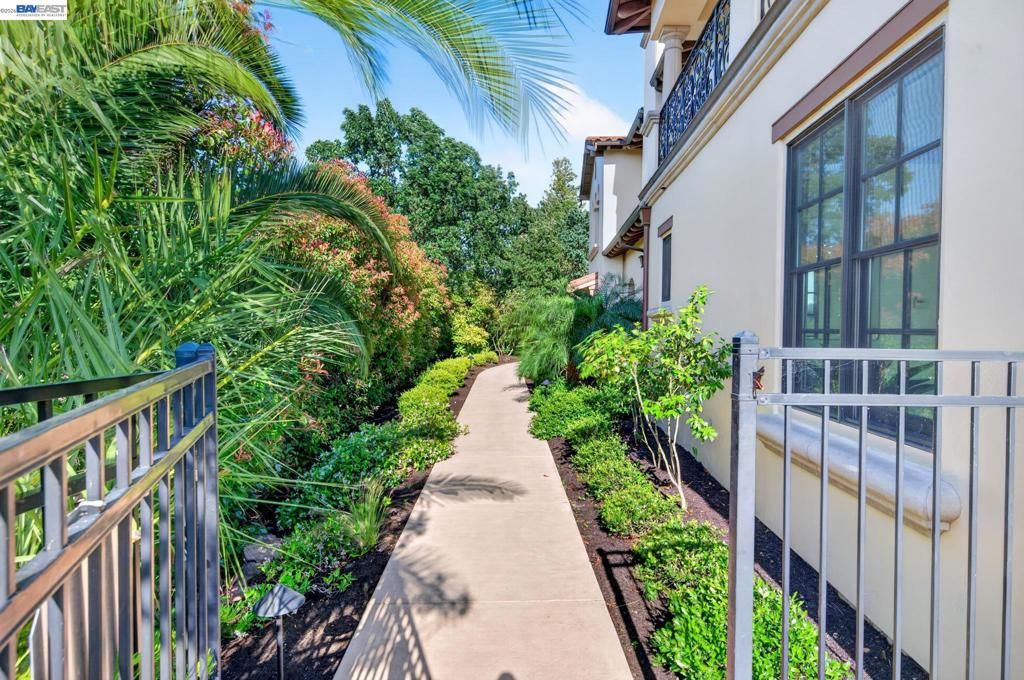 Image 90 of property listing at 2751 Crellin RD, Pleasanton, CA 94566