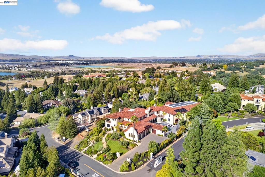 Image 94 of property listing at 2751 Crellin RD, Pleasanton, CA 94566