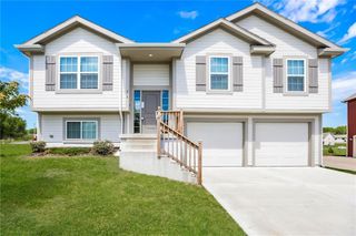 210 Elissa Drive, Raymore, MO 64083