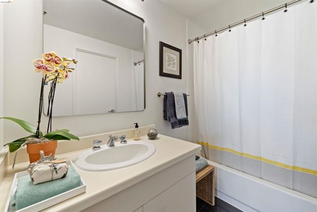 6363 Christie Ave 525, Emeryville, CA 94608