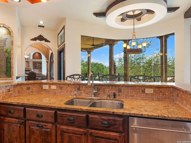 45 Champions Run, San Antonio, TX 78258