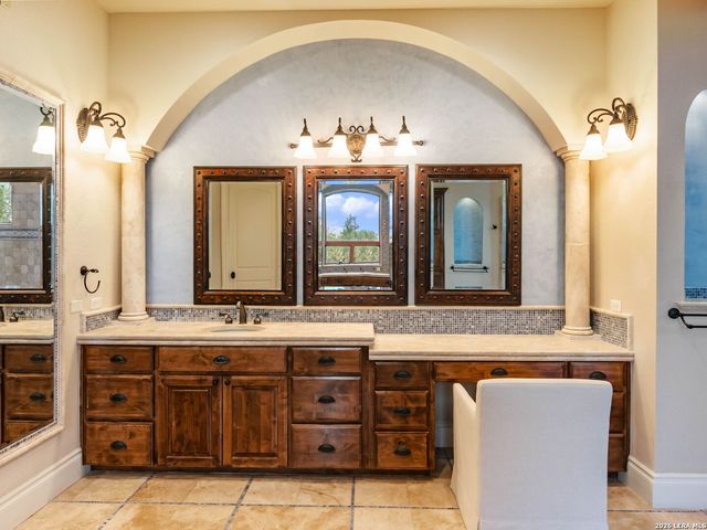 45 Champions Run, San Antonio, TX 78258