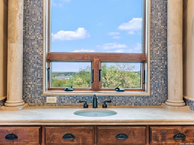 45 Champions Run, San Antonio, TX 78258